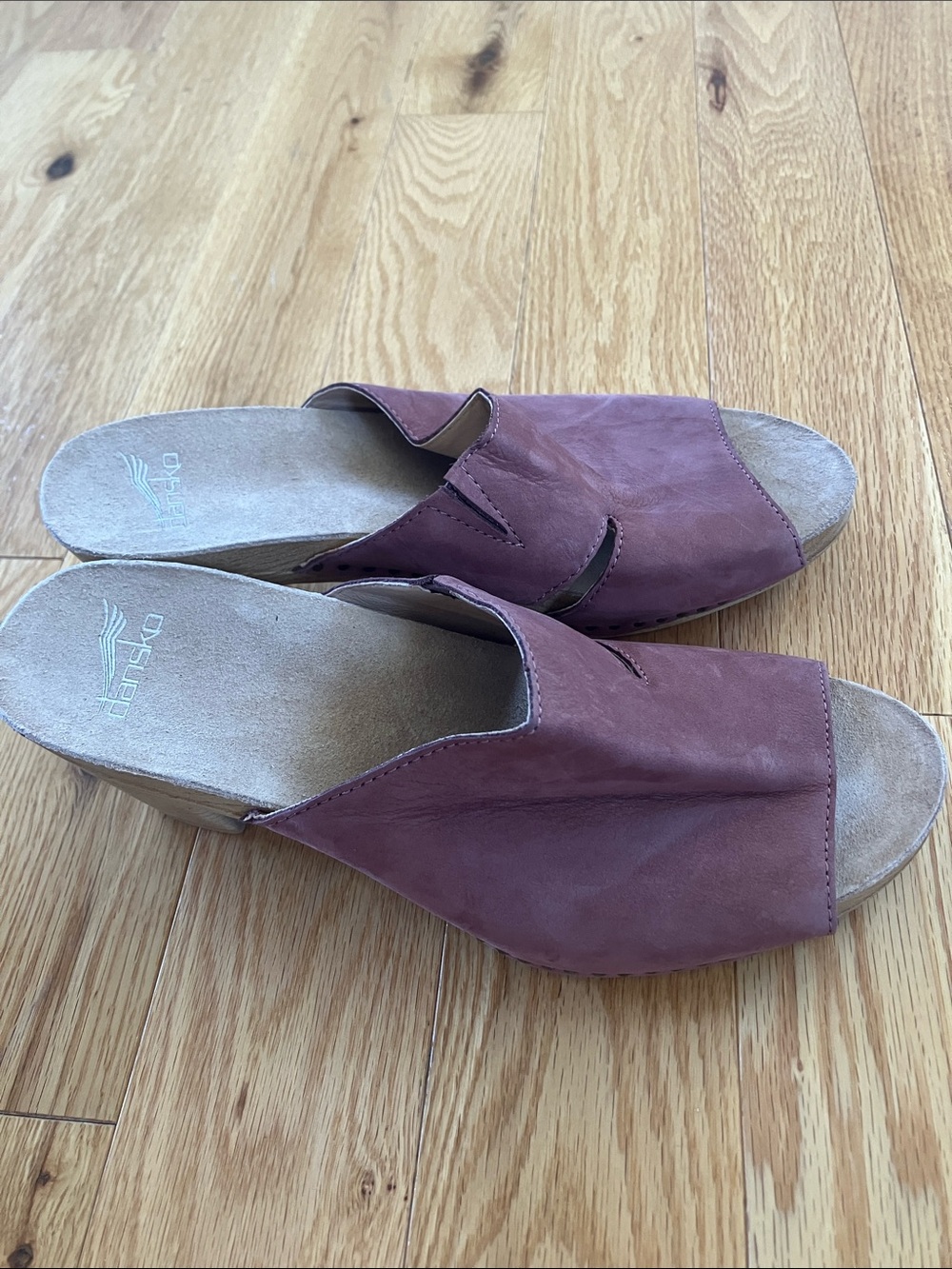 NWOT Dansko Women's Dusty Mauve Leather Slip-On Clogs